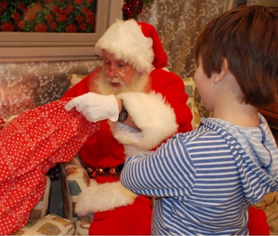 Photos with Santa in Sendik’s Towne Centre